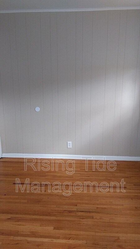 Building Photo - 613 Tree Haven Dr