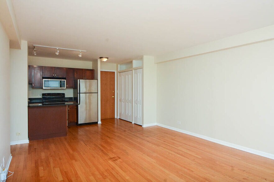 Building Photo - 4180 N Marine Dr