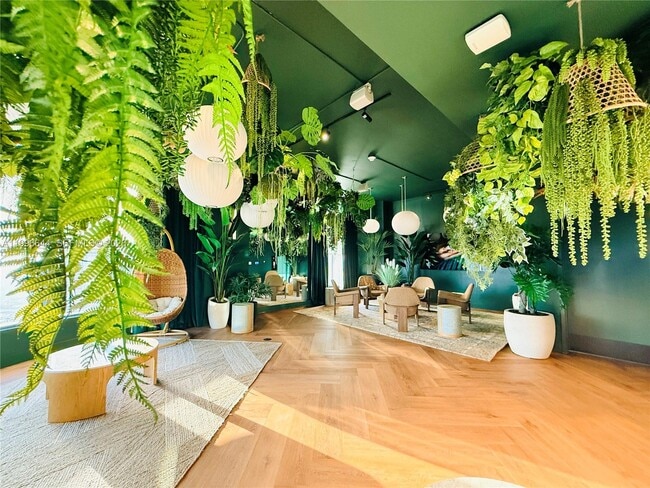 Building Photo - 121 NE 5th St