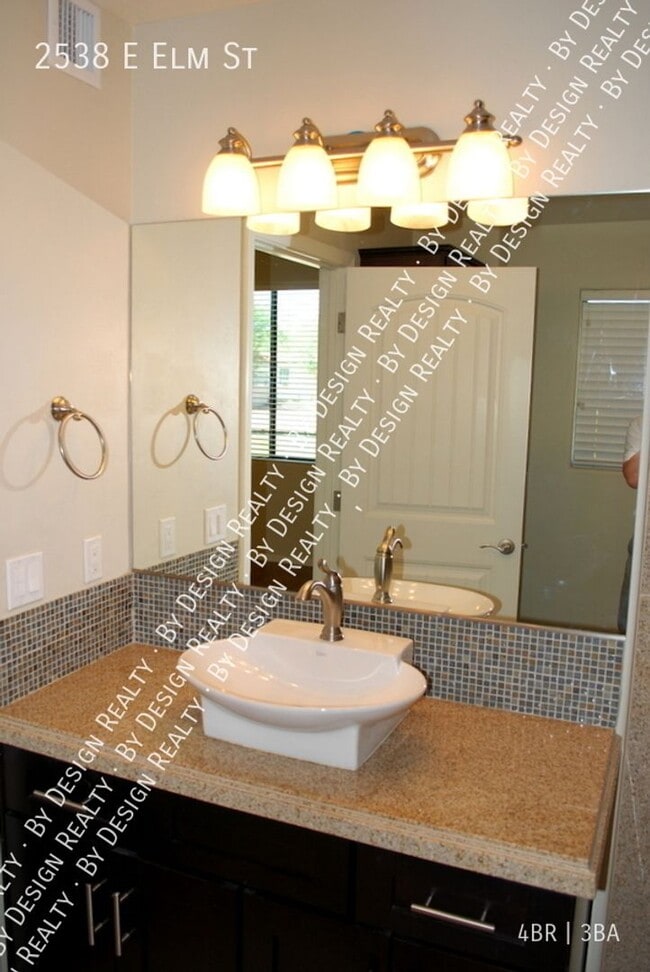 Building Photo - Blenman Elm 4 Bed 3 Bath Custom Home
