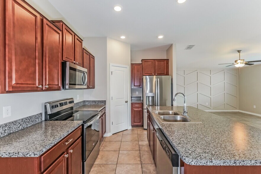 Building Photo - 10419 Carloway Hills Dr