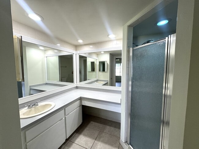 Building Photo - 5845 La Costa Dr