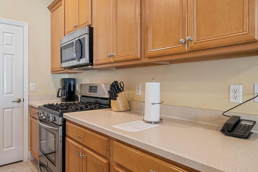 Building Photo - 7404 Soiree Way
