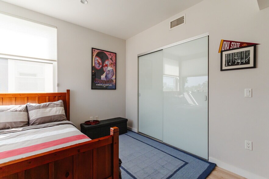 Building Photo - 6072 Pickford St