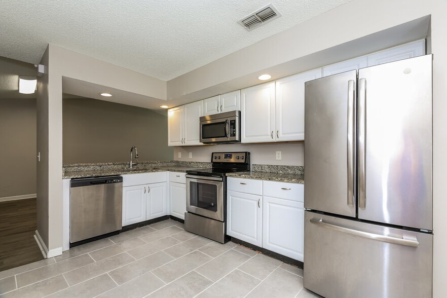 Building Photo - 282 Aquarius Cir W