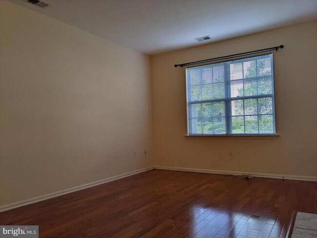 Building Photo - 252 Brinley Dr