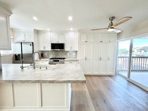 Building Photo - 3725 Sunset Ln