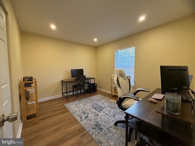 Building Photo - 180 Valley Stream Cir