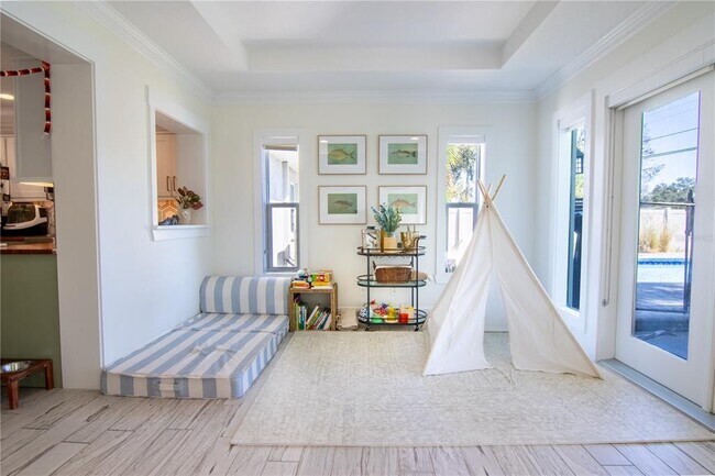 Building Photo - 600 43rd Ave NE