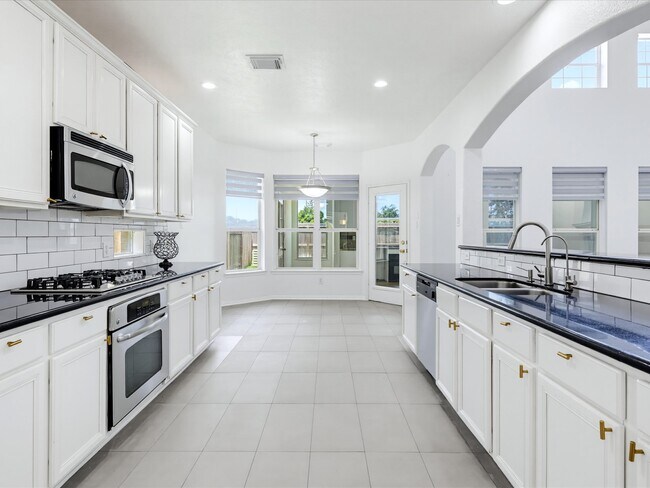 Building Photo - 1114 Jasons Bend Dr