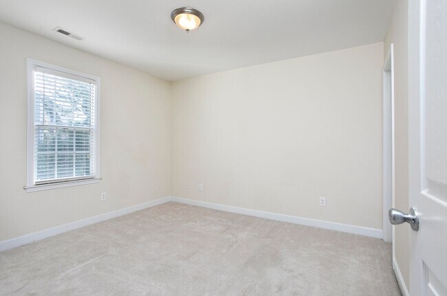 Building Photo - Beautiful 3 Bedroom/ 2.5 Bath Townhome in Northern Durham! Available Now!