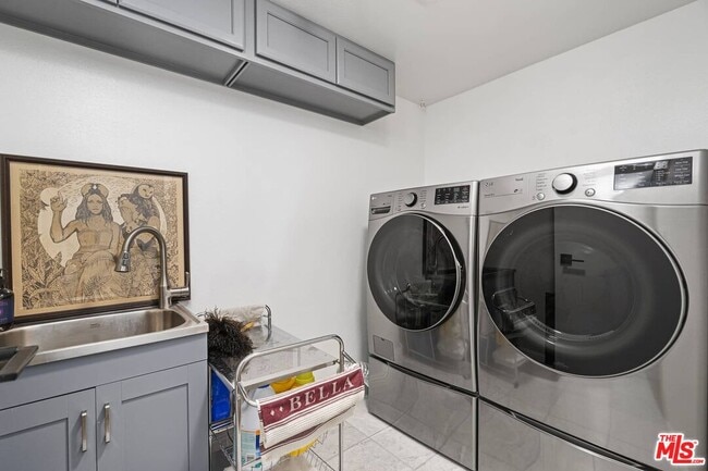 Building Photo - 2237 Century Hill