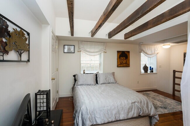 Building Photo - 835 Oella Ave