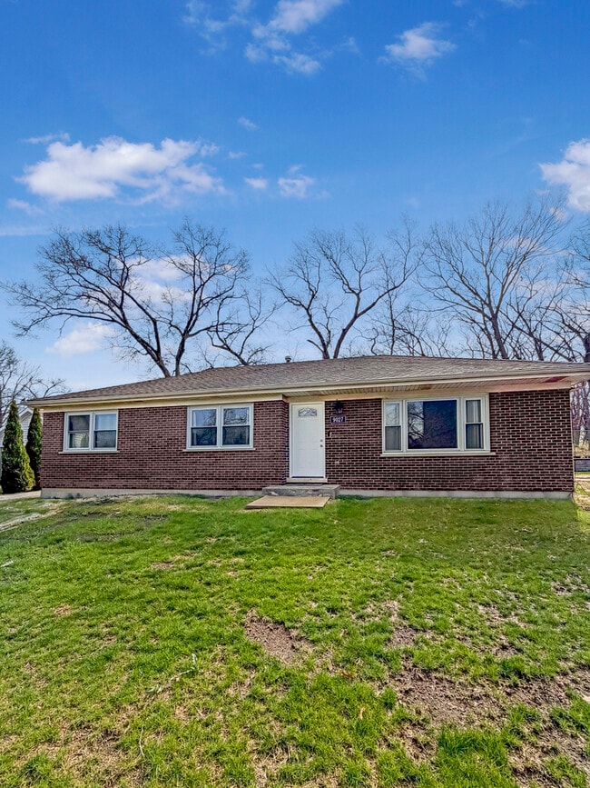 Building Photo - 9027 Skyline Dr