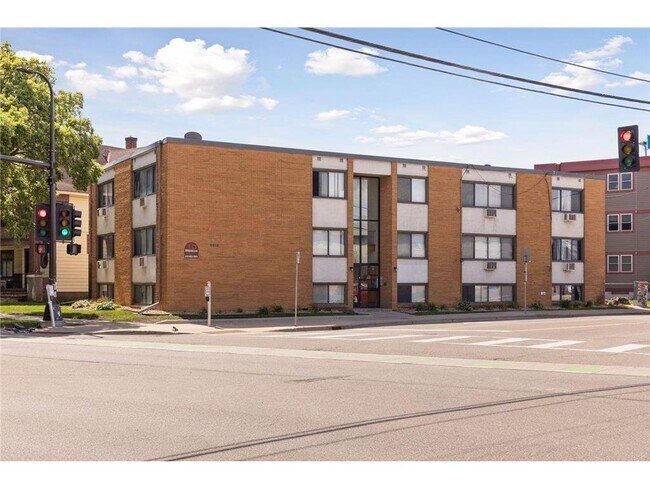 Building Photo - 3200 Minnehaha Ave
