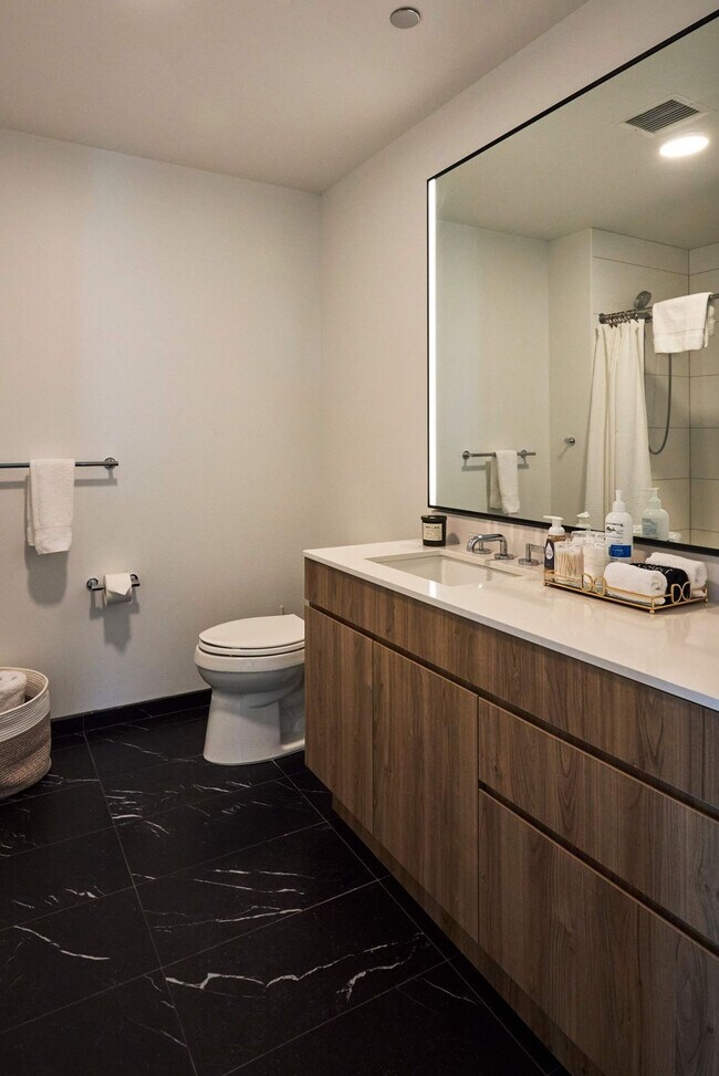 Building Photo - 1000 S Michigan Ave