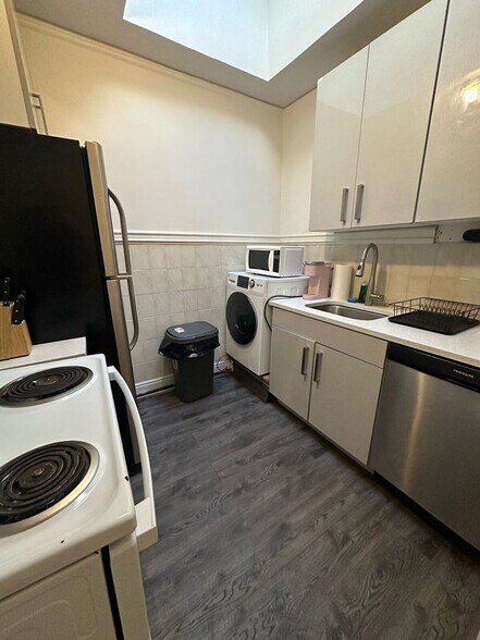 Building Photo - 476 9th Ave