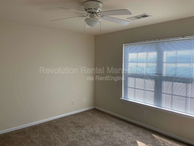 Building Photo - 6800 Blackstone Pl