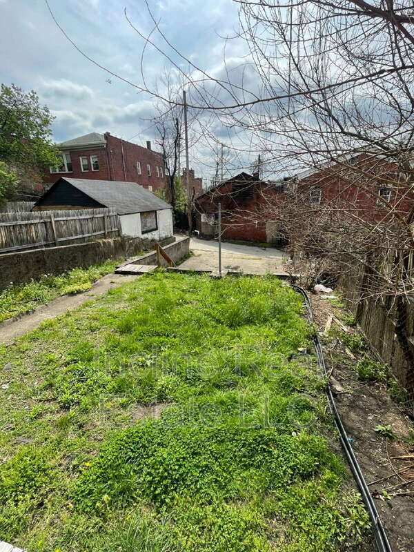 Building Photo - 561 2nd St