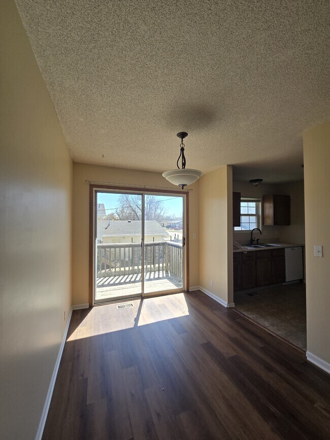 Building Photo - 4462 S Elizabeth Ave