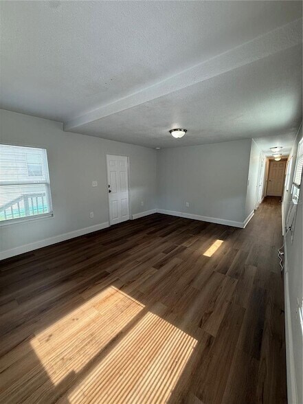 Building Photo - 37412 Carringer Rd