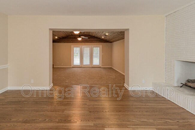 Building Photo - 1861 Gillespie Dr