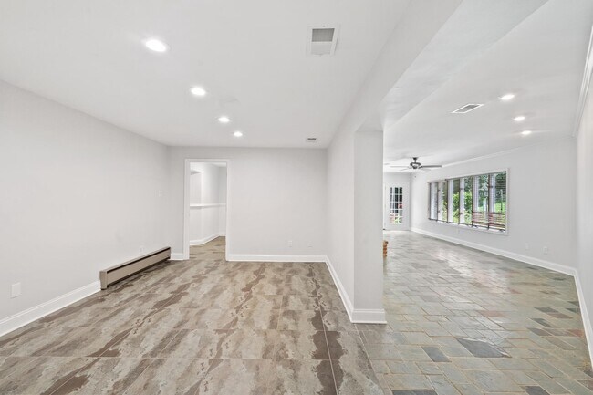 Building Photo - 7732 Canal Ct