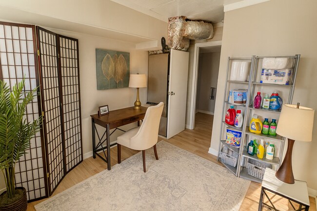 Building Photo - 2004 Chambers Dr NE