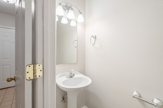 Building Photo - 8815 Brucewood Ln