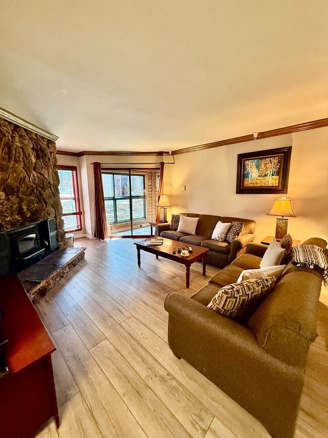 Building Photo - FOR RENT – Aspen Creek Condo in Mammoth Lakes