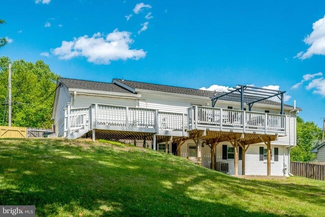 Building Photo - 6510 Carriage Dr