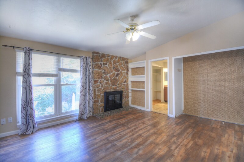 Building Photo - 1189 Panorama Dr