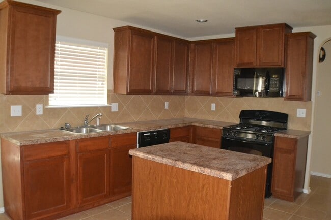 Building Photo - 3 Bedroom 2 bath Home in NW San Antonio Re...