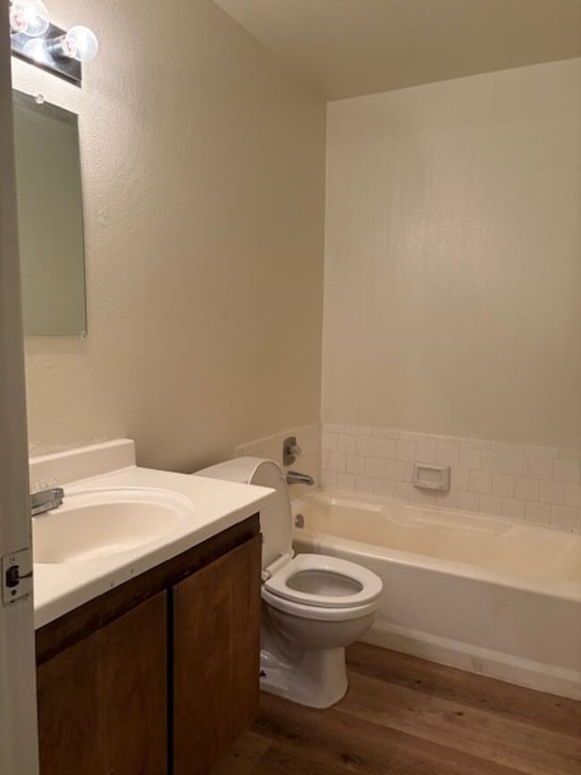 Building Photo - a0080