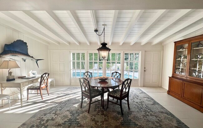 Building Photo - 230 Colonial Ln