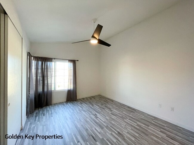 Building Photo - Remodeled townhome located in the Cape at ...