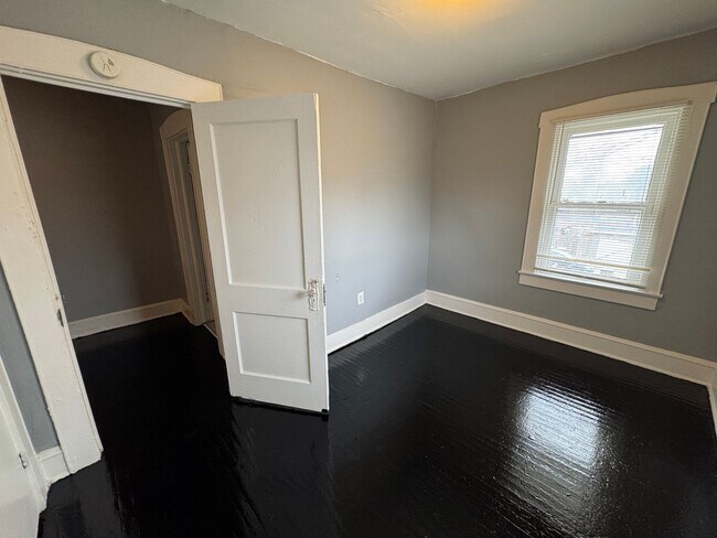 Building Photo - 3632-3634 Birchwood Ave