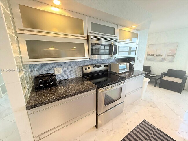 Building Photo - 2751 S Ocean Dr