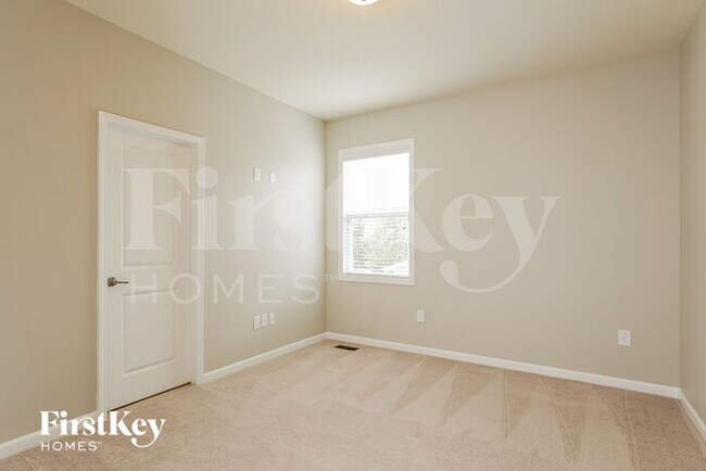 Building Photo - 175 Heathwood Dr