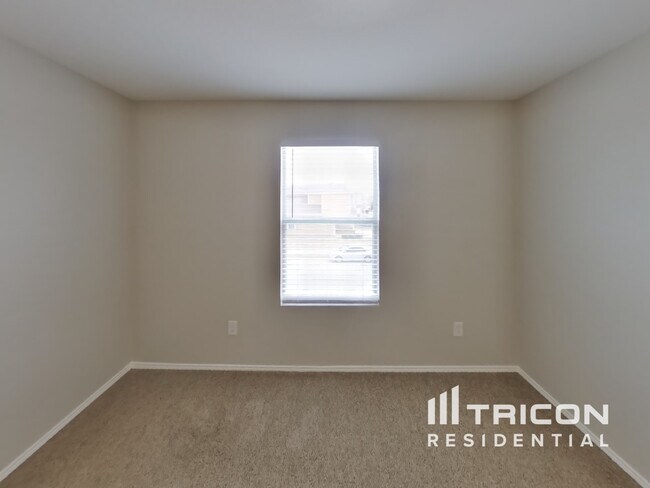 Building Photo - 1601 Vineridge Ln