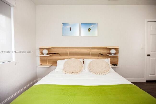 Building Photo - 1050 NW 46th St