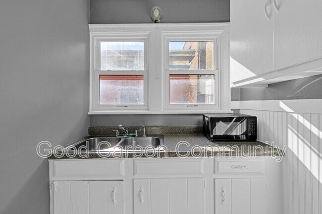 Building Photo - 326 Elmwood Ave