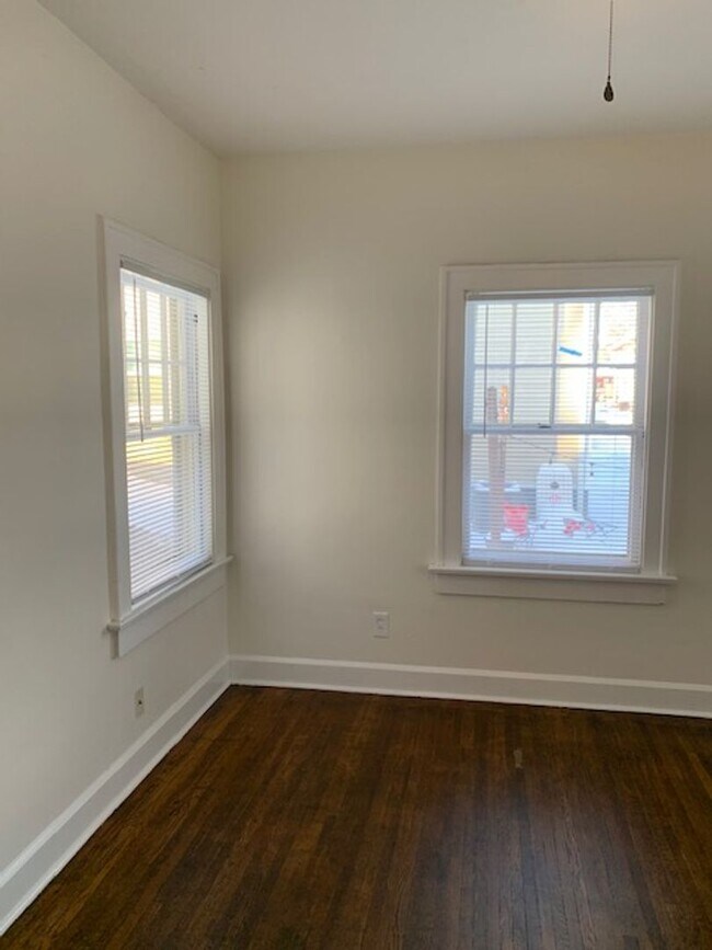 Building Photo - Spacious 5-Bedroom, 2-Bath Home with Class...