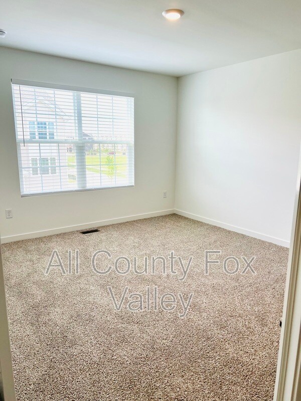 Building Photo - 879 Briar Gln Ct