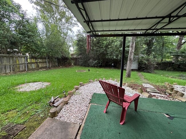 Building Photo - Corner lot in Southern Hills... Lawn included with rent.