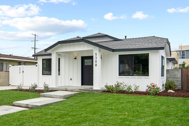 Building Photo - Charming Remodeled Craftsman w/ Modern Finishes in LA
