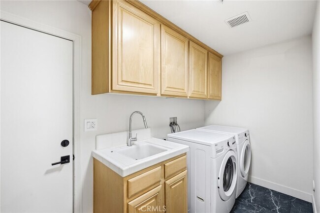 Building Photo - 3844 Rock Hampton Dr