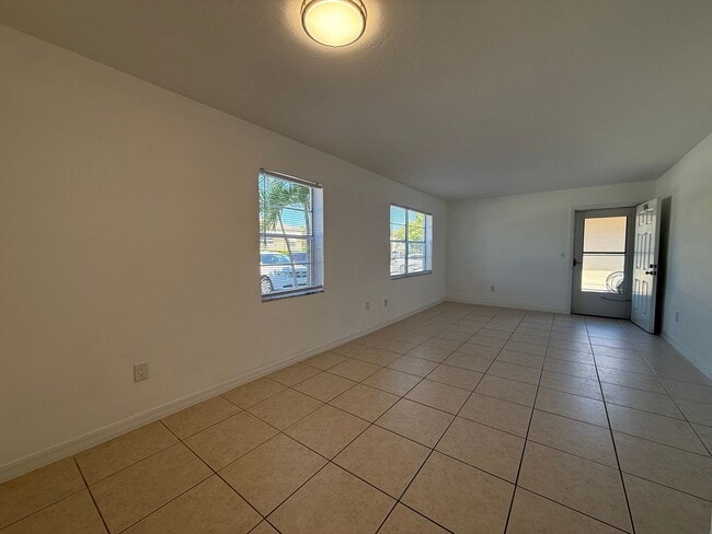 Building Photo - Freshly Remodeled - 1 Bedroom Unfurnished ...