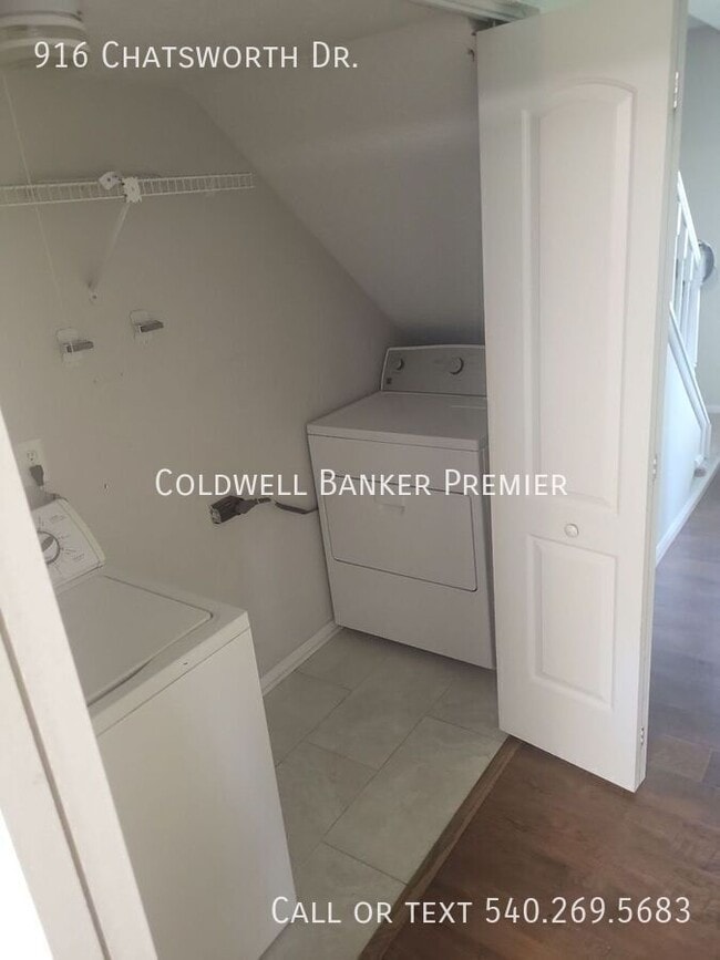 Building Photo - 916 Chatsworth Dr