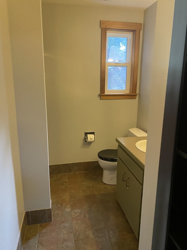 Building Photo - 1112 SW 12th St